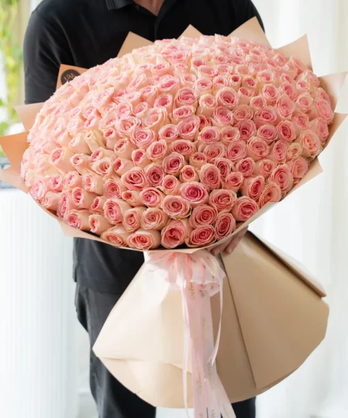 Bouquet of 200 Pink Roses