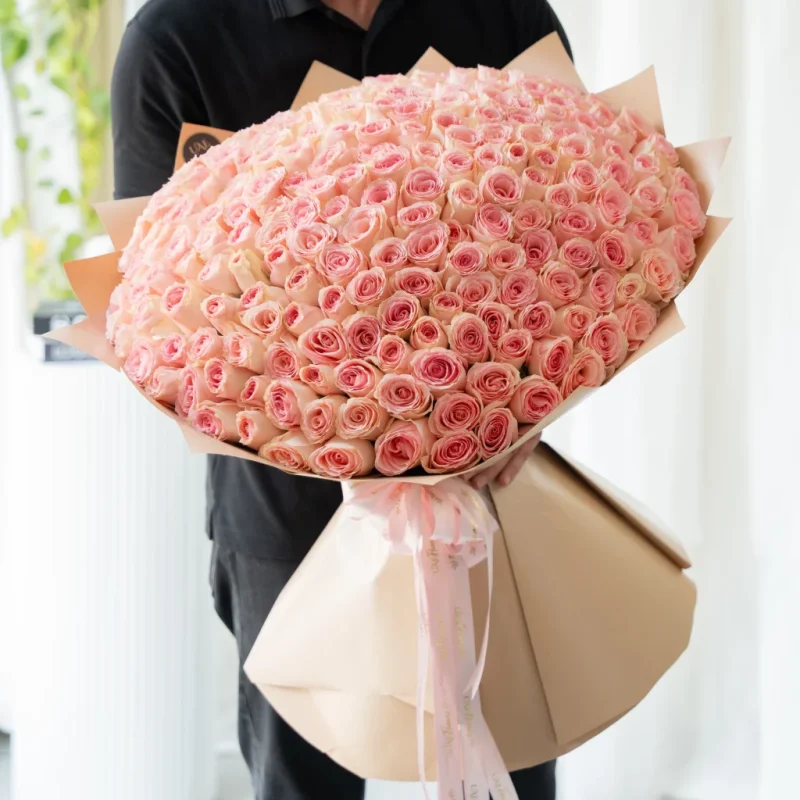 Bouquet of 200 Pink Roses