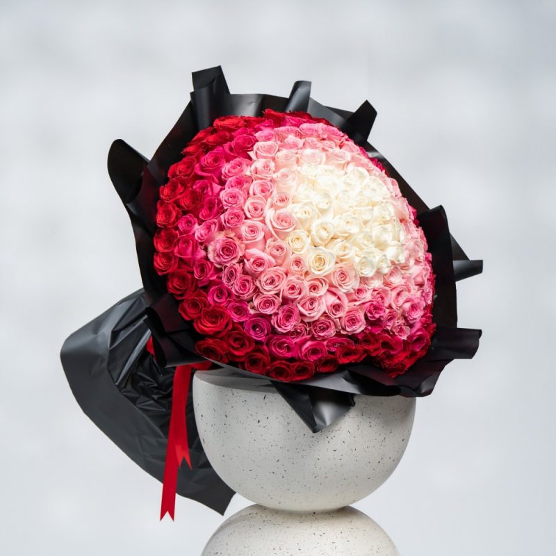 Elegant Roses Bouquet White Light Sweet